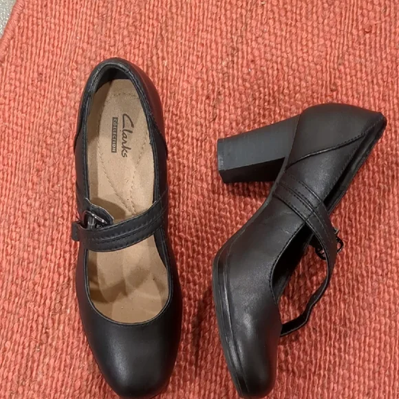Clarks Leather Black Mary Jane Heels - Picture 1 of 10